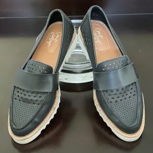 Crown Vintage black loafers